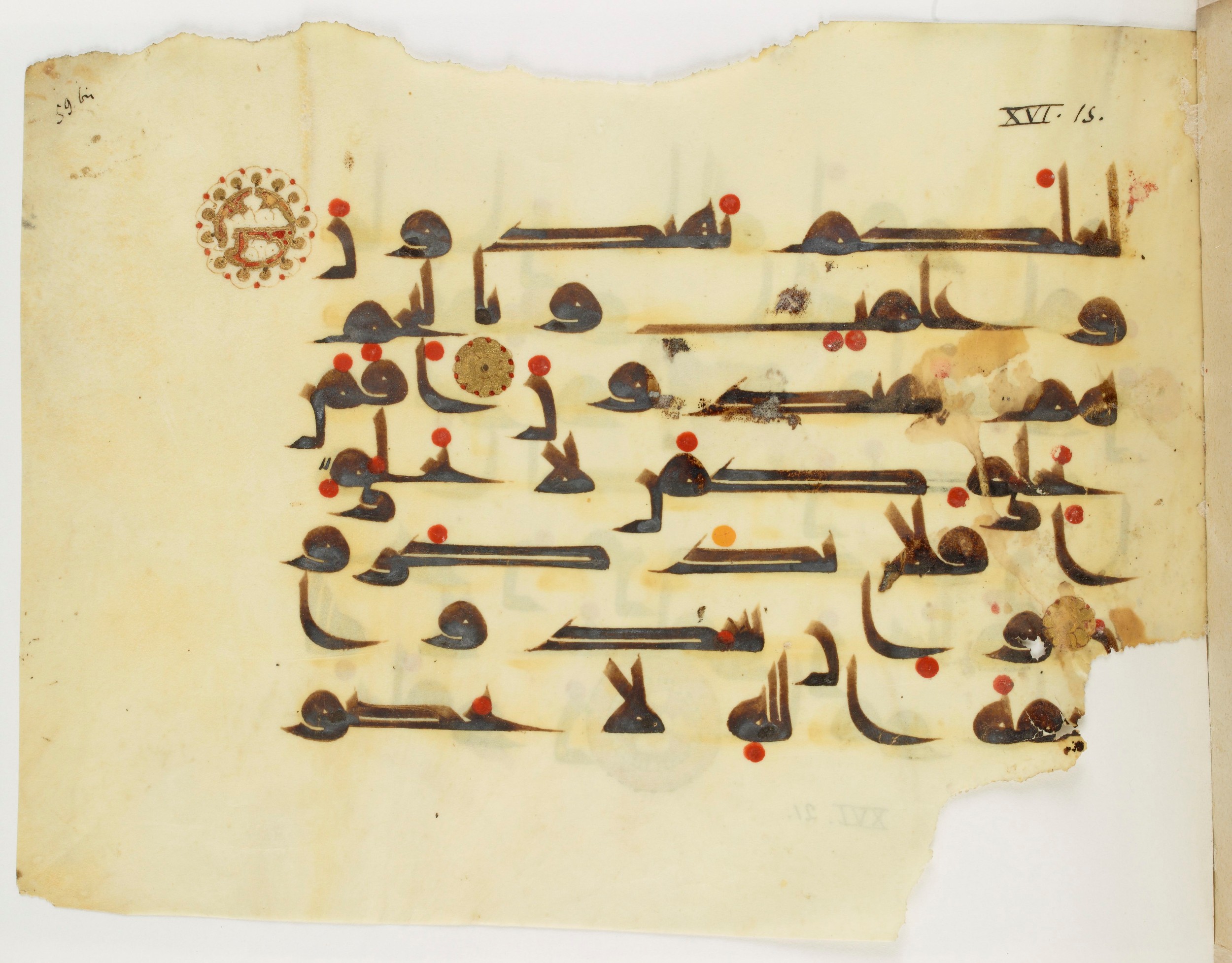 Paris, Bibliothèque nationale de France, Arabe 325 (j) (Scan 1), in Kūfī D.III script, showing Surah 16:18 from Mid 8th to Late 9th Century AD found in Fustat (Old Cairo), Egypt, currently housed at Bibliothèque nationale de France, Paris